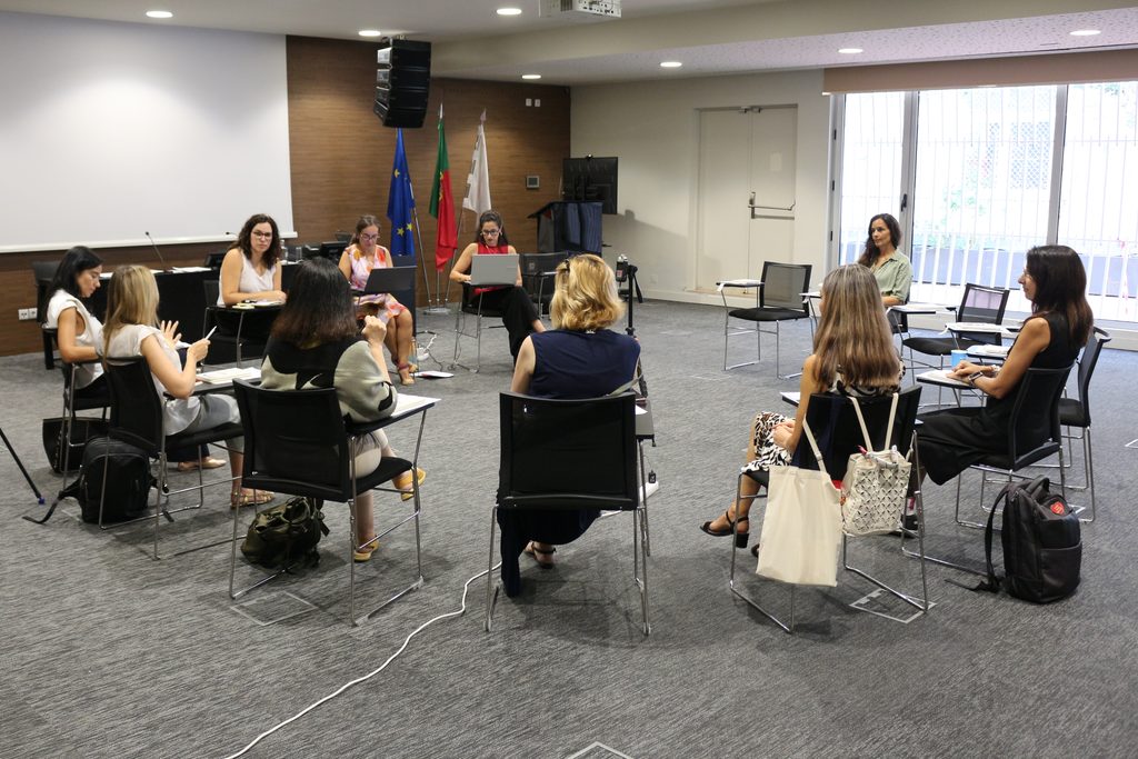 Photo of specialist psychologists during the focus group held by OPP in Portugal.